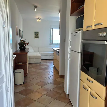 Beachfront Family Escape, Ciovo Apartman Trogir