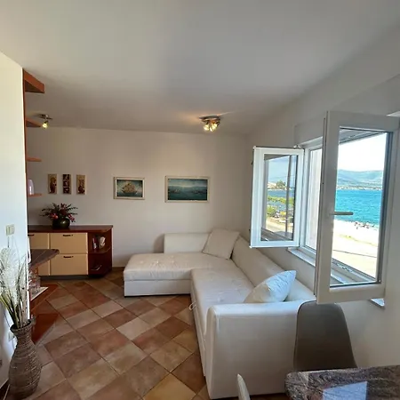 Beachfront Family Escape, Ciovo Apartman Trogir
