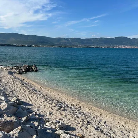Апартаменти Beachfront Family Escape, Ciovo Трогір