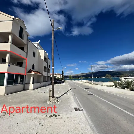 Beachfront Family Escape, Ciovo Апартаменти