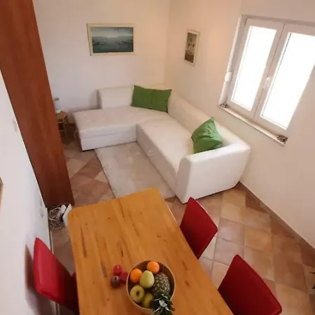 Beachfront Family Escape, Ciovo Apartament *