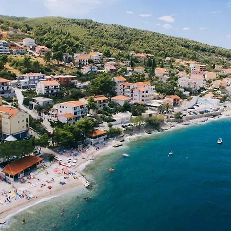 Апартаменти Beachfront Family Escape, Ciovo Трогір