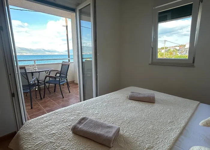 Beachfront Family Escape, Ciovo Apartman