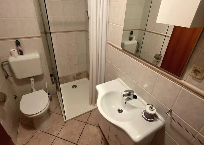 Beachfront Family Escape, Ciovo Apartman *