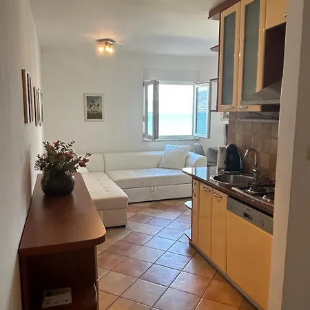 Apartment Beachfront Family Escape, Ciovo