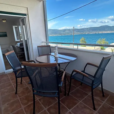Apartment Beachfront Family Escape, Ciovo