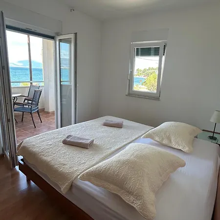 דירה Beachfront Family Escape, Ciovo *