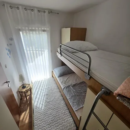 Beachfront Family Escape, Ciovo 아파트 트로기르