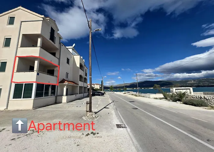 Beachfront Family Escape, Ciovo Apartman