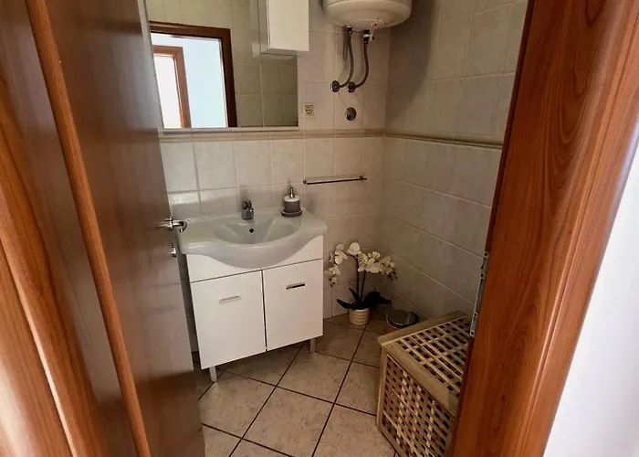 Beachfront Family Escape, Ciovo Apartman *